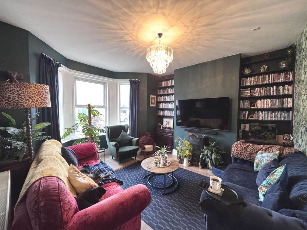 Property photo 2 of 12