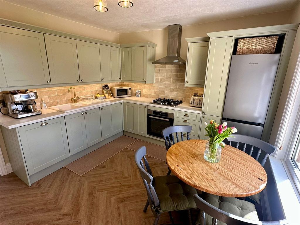 Property photo 2 of 21