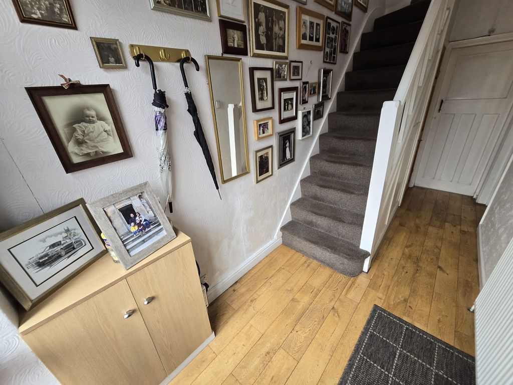 Property photo 2 of 19 Hallway