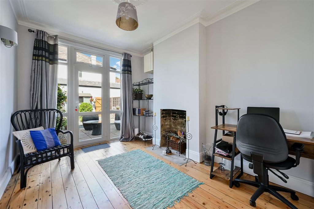Property photo 3 of 11