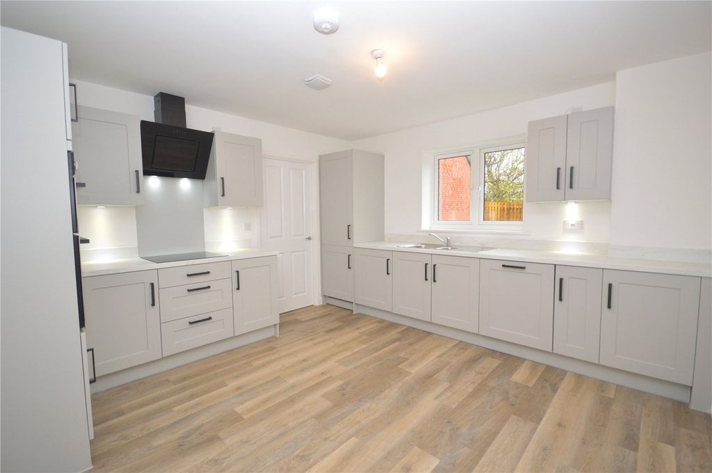 Property photo 2 of 20 Picture No. 28