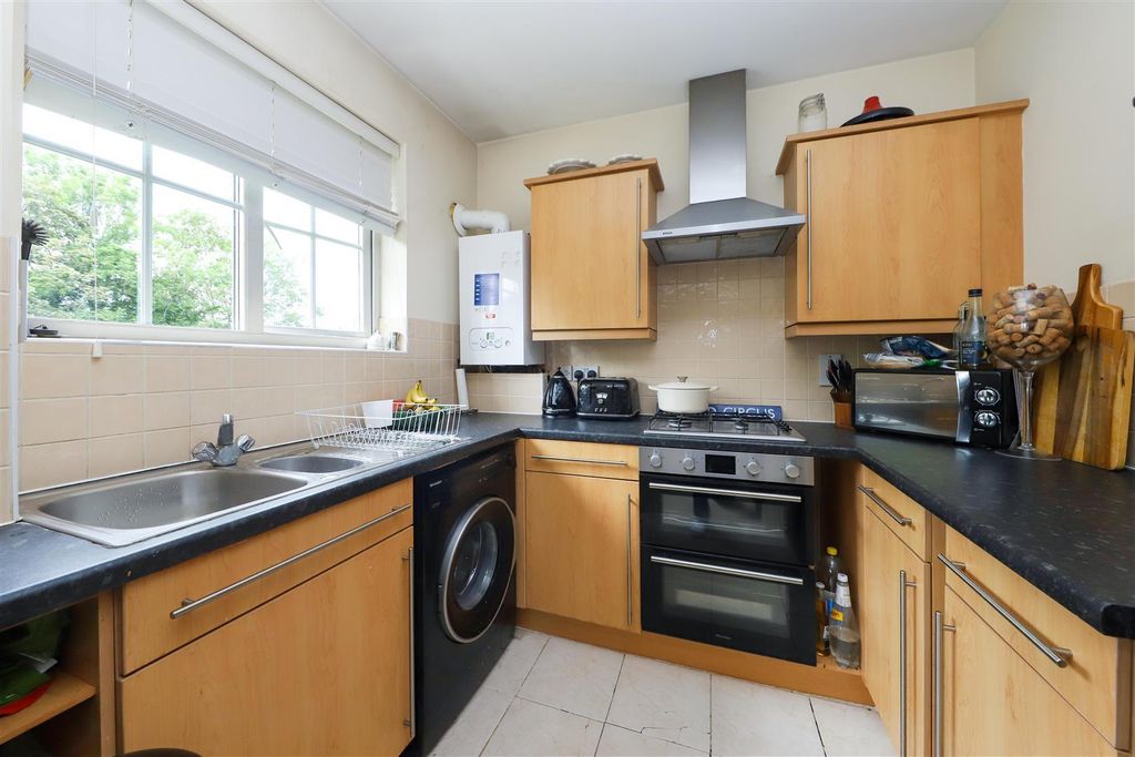 Property photo 2 of 8 Kitchen.