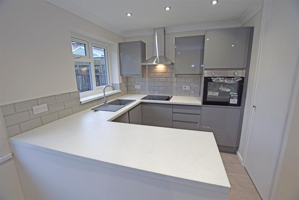 Property photo 3 of 8 Kitchen.Jpg