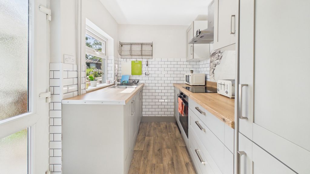 Property photo 2 of 19 3991055