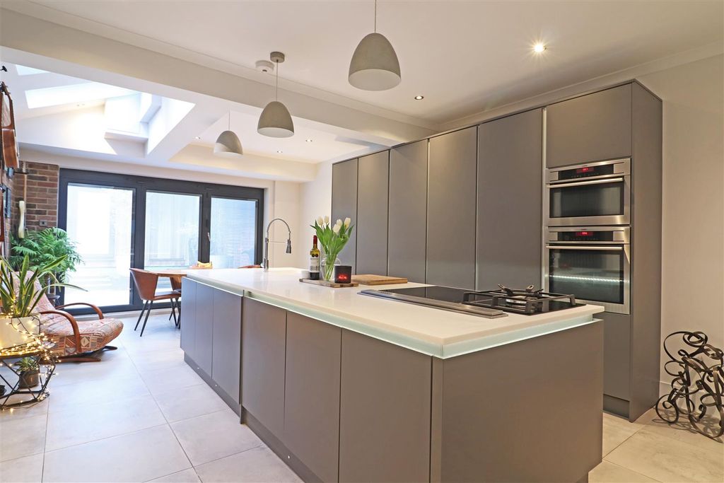 Property photo 3 of 16