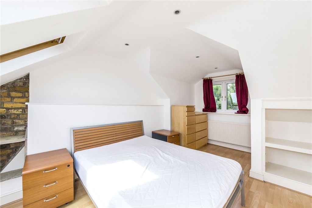 Property photo 3 of 6 Bedroom