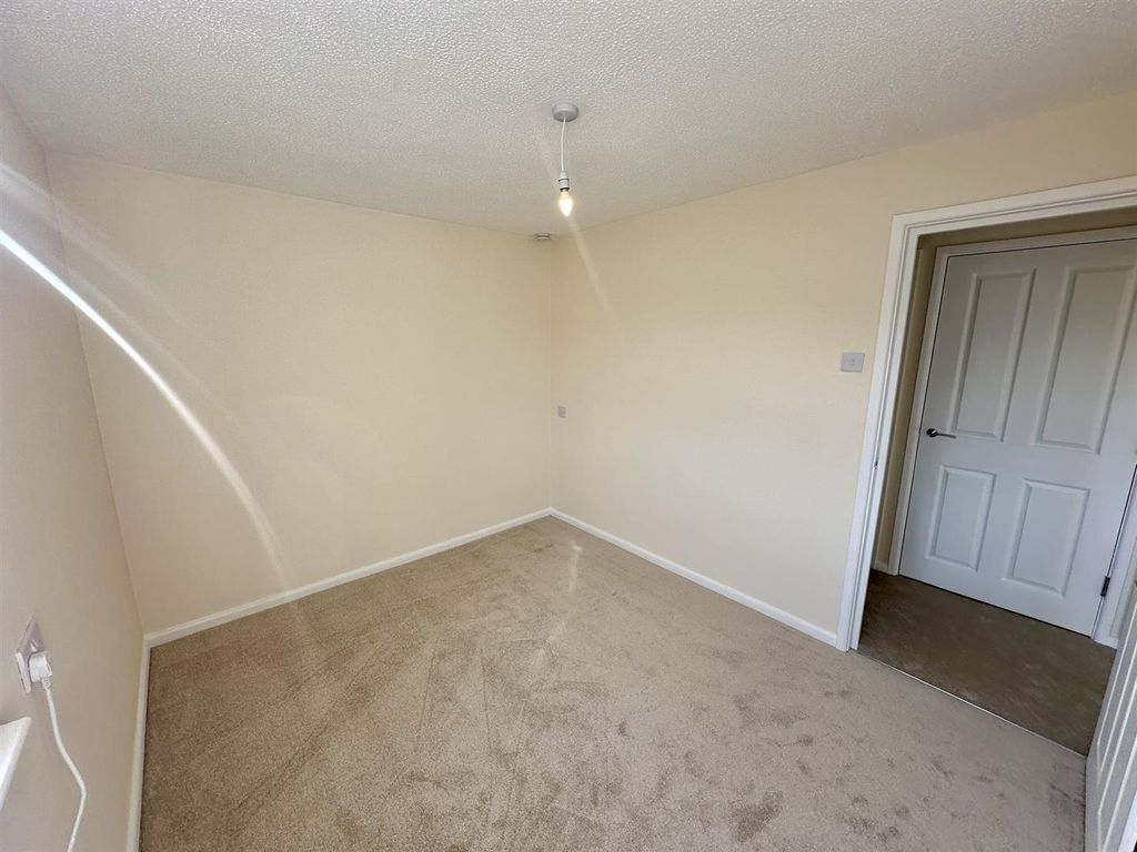 Property photo 3 of 16 Bedroom