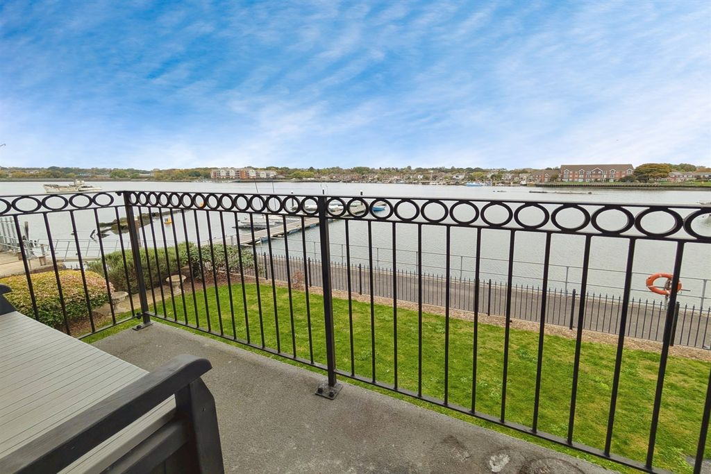 Property photo 3 of 8 (Main)