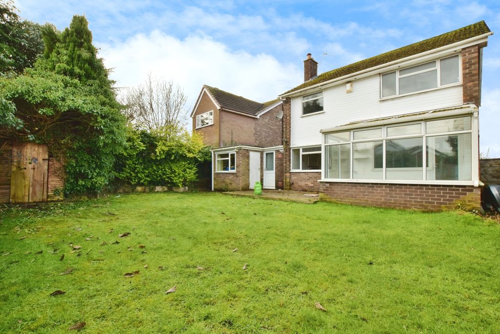 Property photo 1 of 18 Outside
