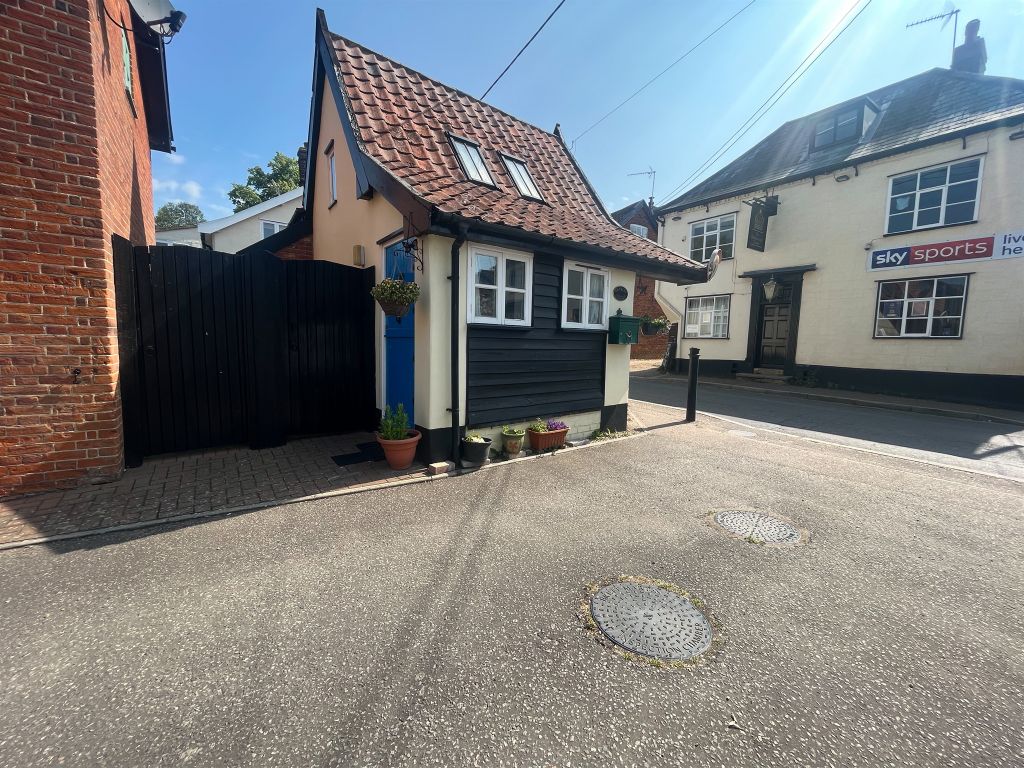 Property photo 1 of 17 Externally