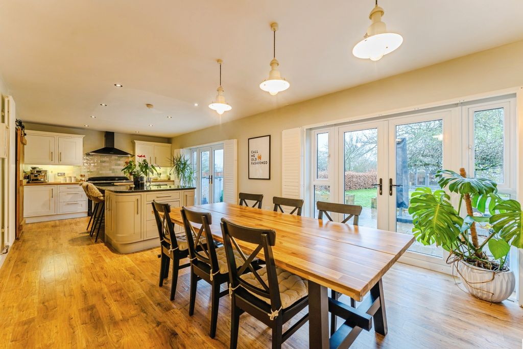 Property photo 3 of 20 Kitchen Diner