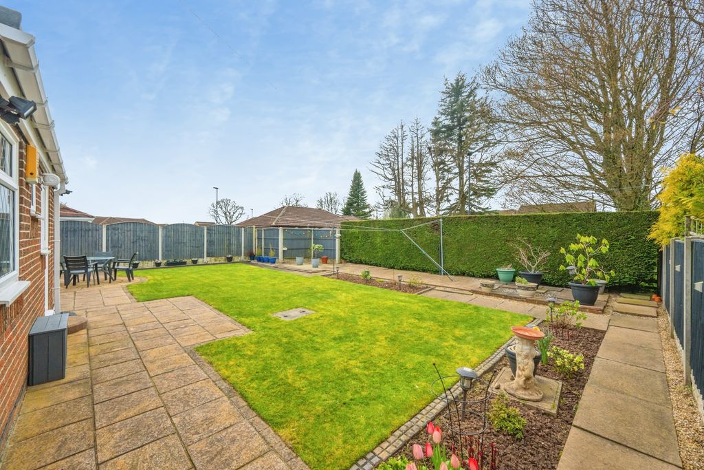 Property photo 3 of 20 Garden