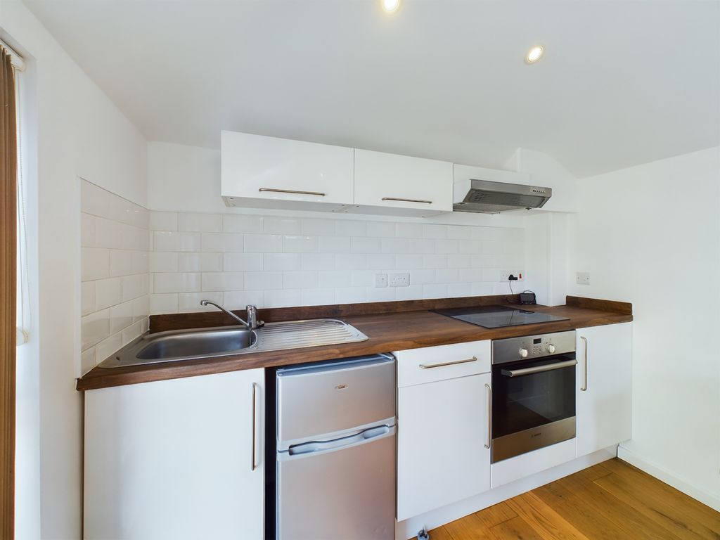 Property photo 3 of 8 Cam02545G0-Pr0056-Still008