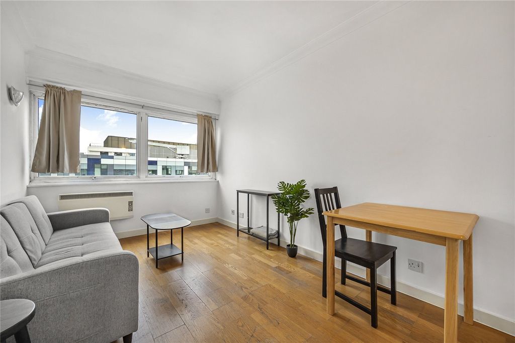 Property photo 3 of 8 Picture No. 12