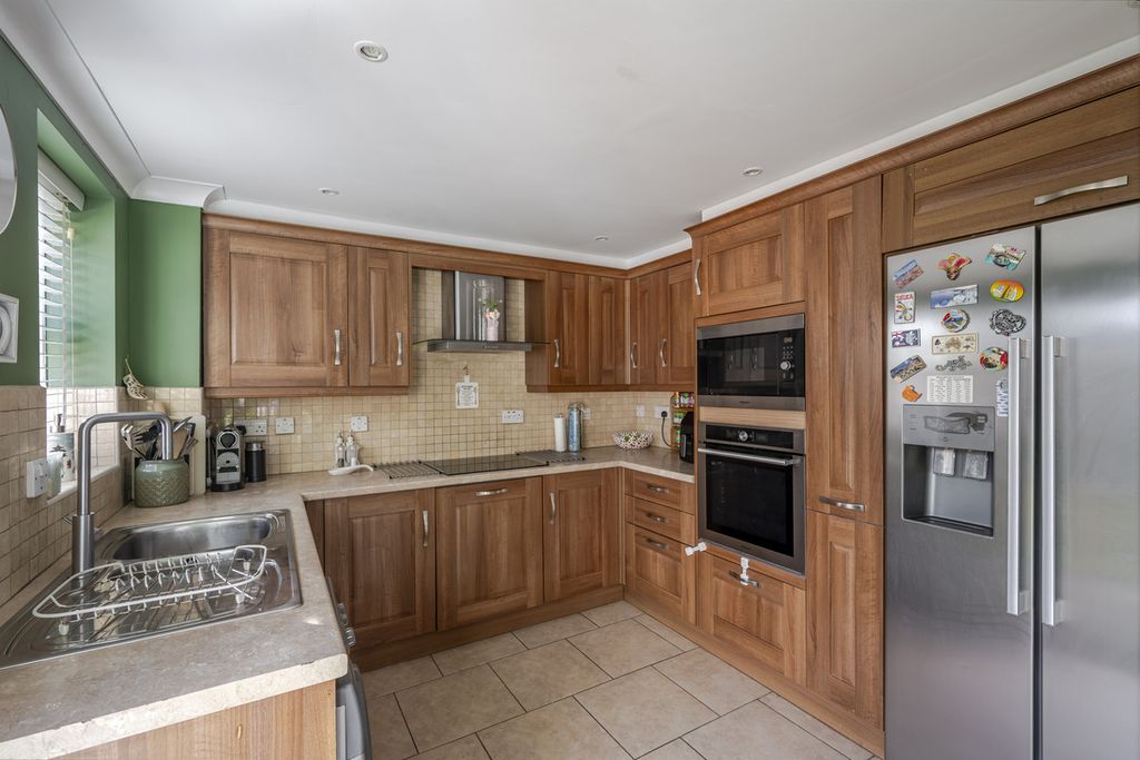 Property photo 3 of 20