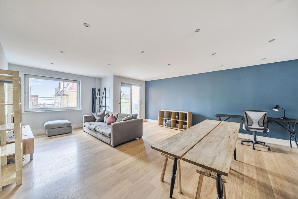 Property photo 1 of 17 1348206-11-68Bee8...