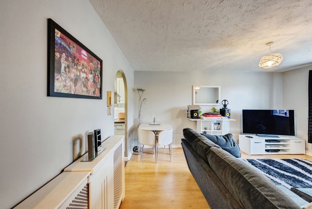 Property photo 3 of 16 Pbox-Img.Jpg