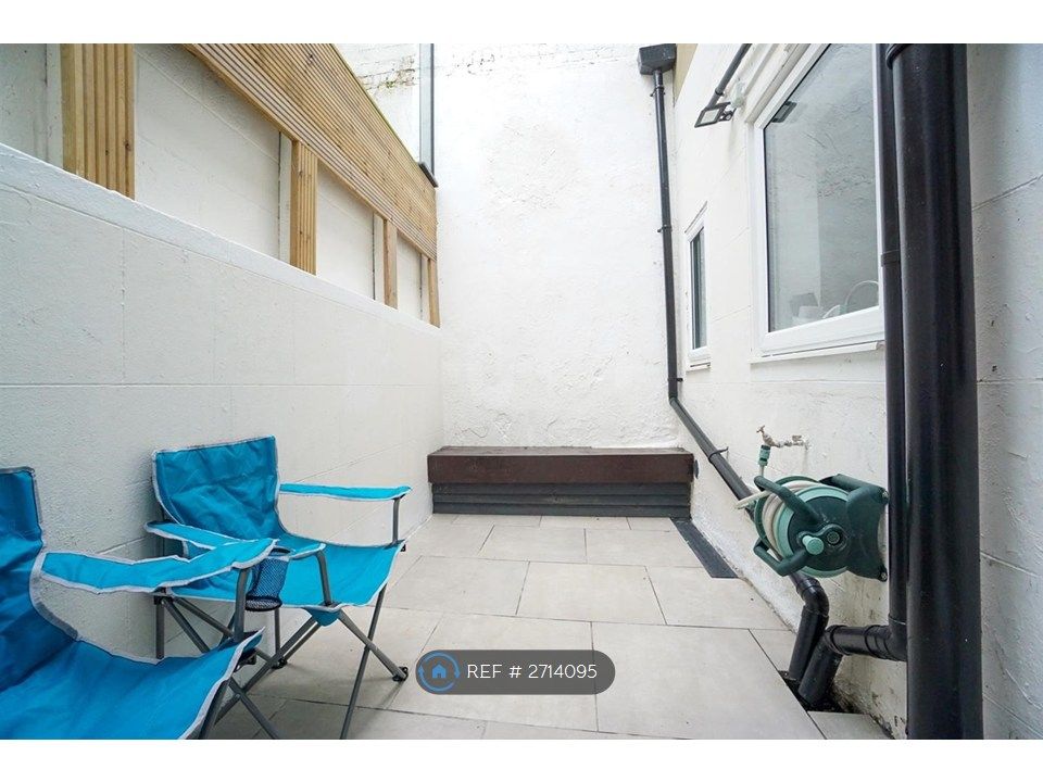 Property photo 2 of 16 Courtyard