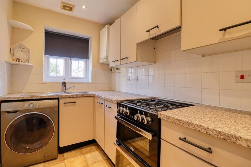 Property photo 2 of 10 Kitchen