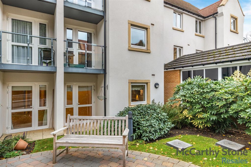 Property photo 1 of 27 8668326-Exterior05.Jpg