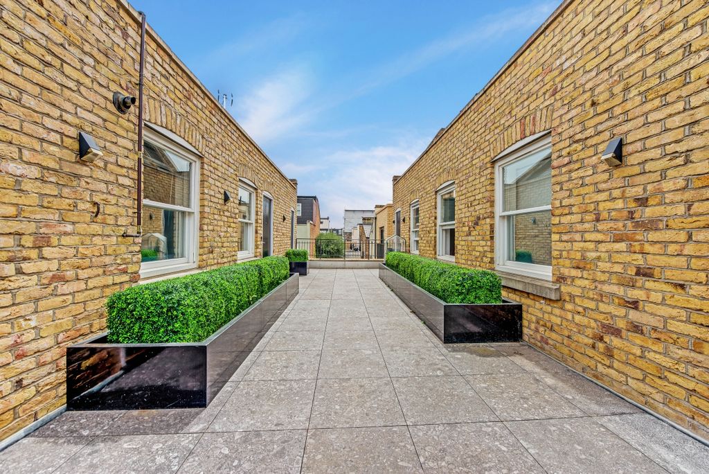 Property photo 2 of 10 21