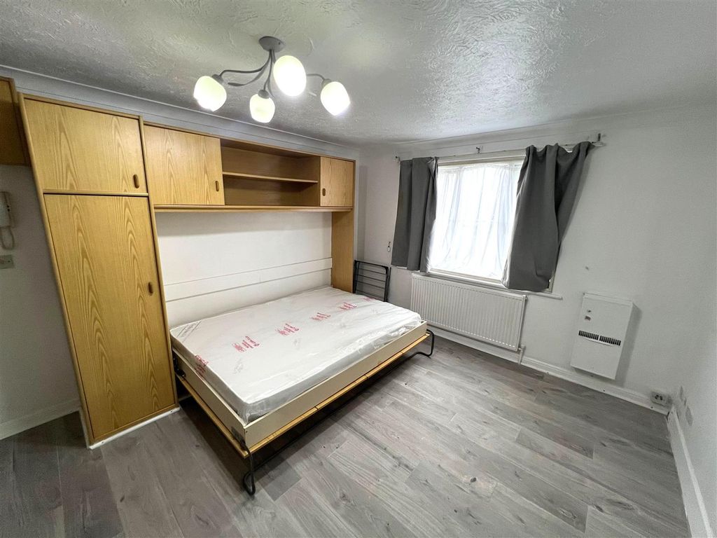 Property photo 2 of 6 8Fccb2A3-74d7-43A6-B3B1-562F26036d9F.Jpg