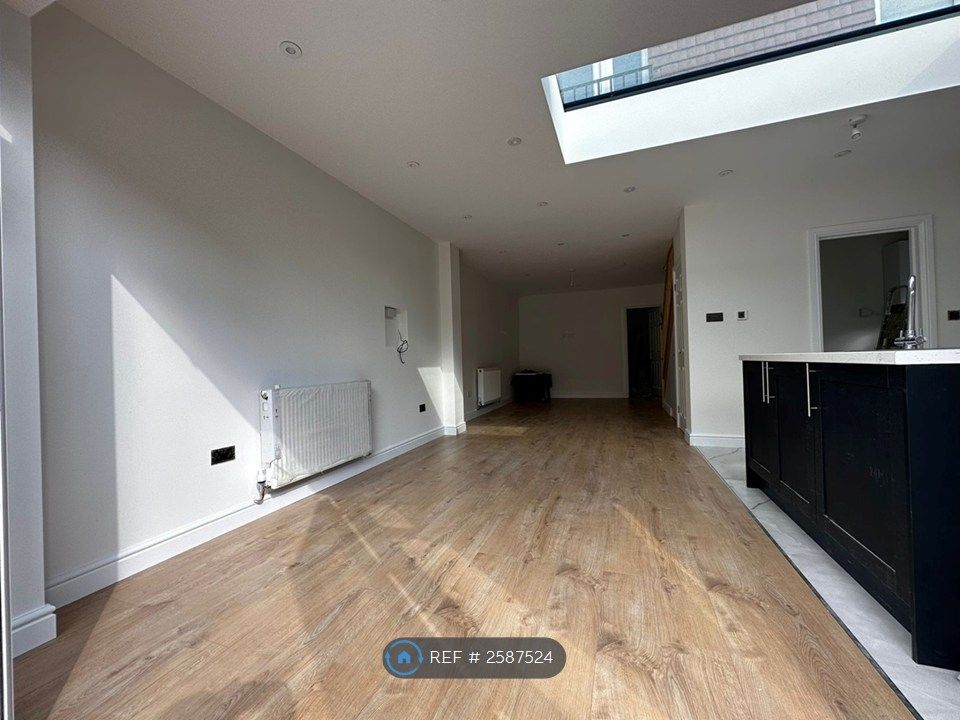 Property photo 3 of 33