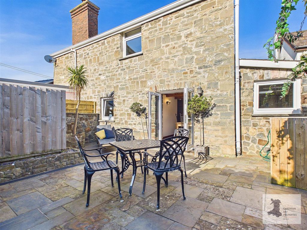 Property photo 1 of 29 Courtyard