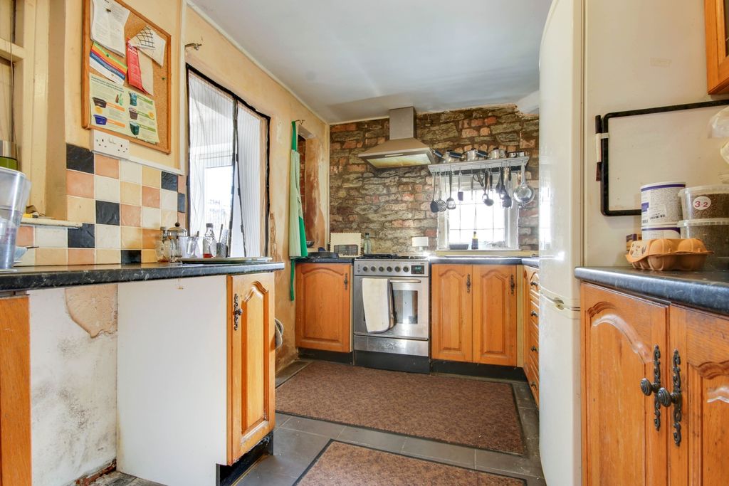 Property photo 2 of 9 Img_5405-Img_5407