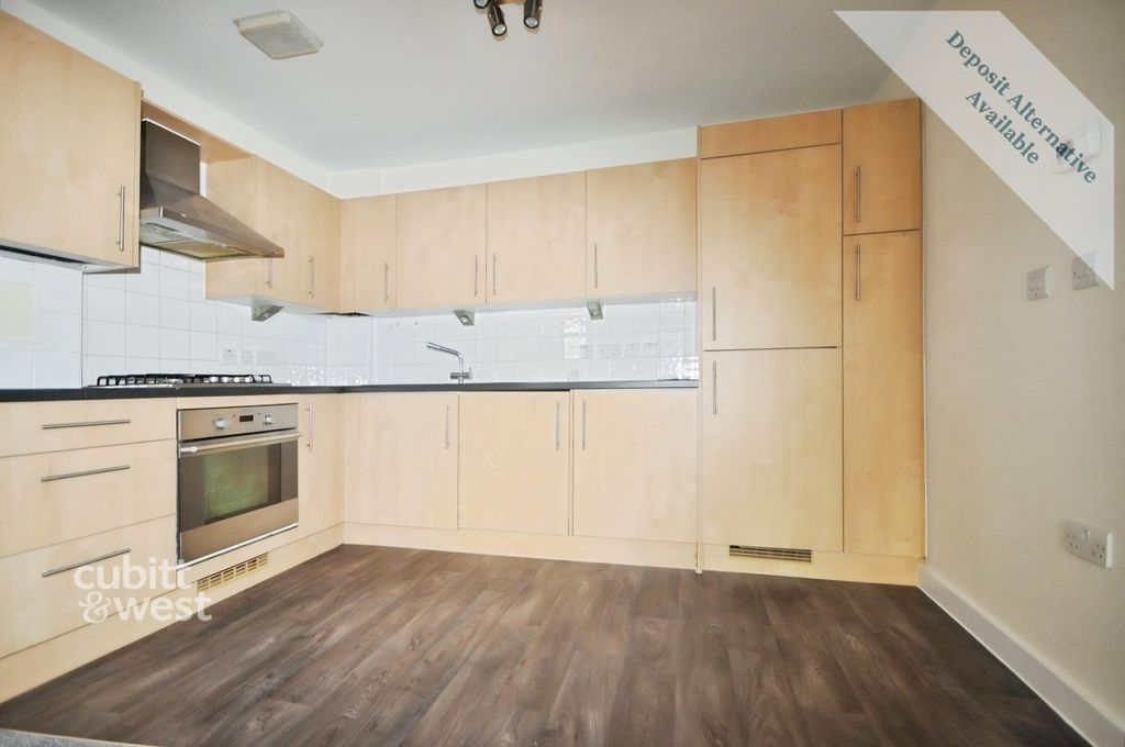 Property photo 3 of 6 Kitchen