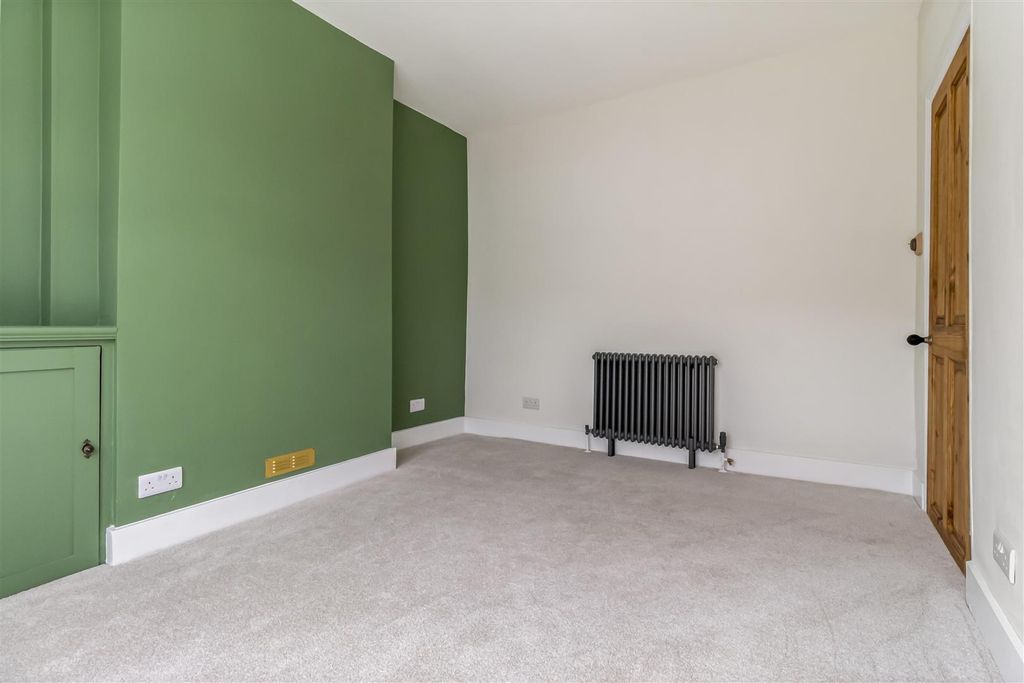 Property photo 3 of 16 Cranworth Road-002.Jpg