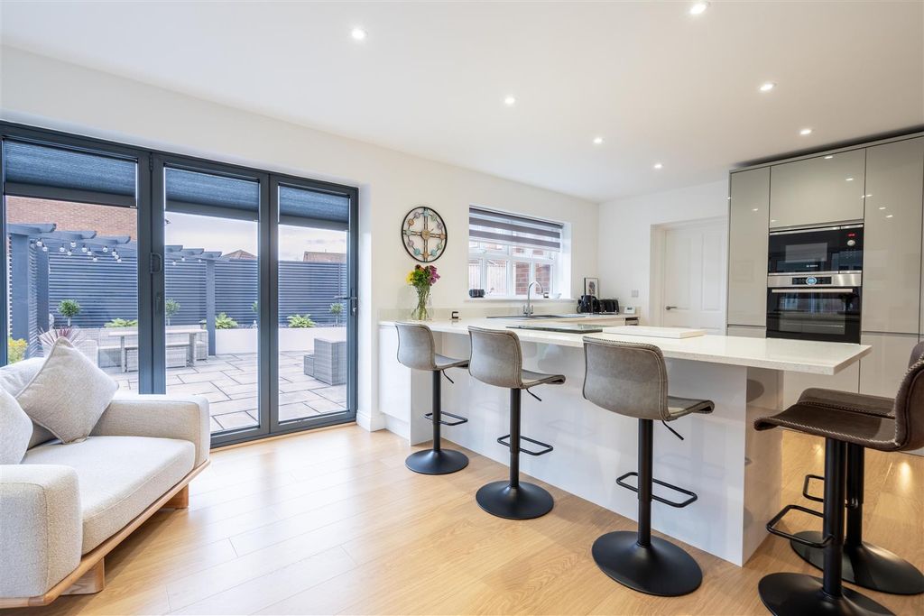 Property photo 3 of 14 Kitchen / Dining Room