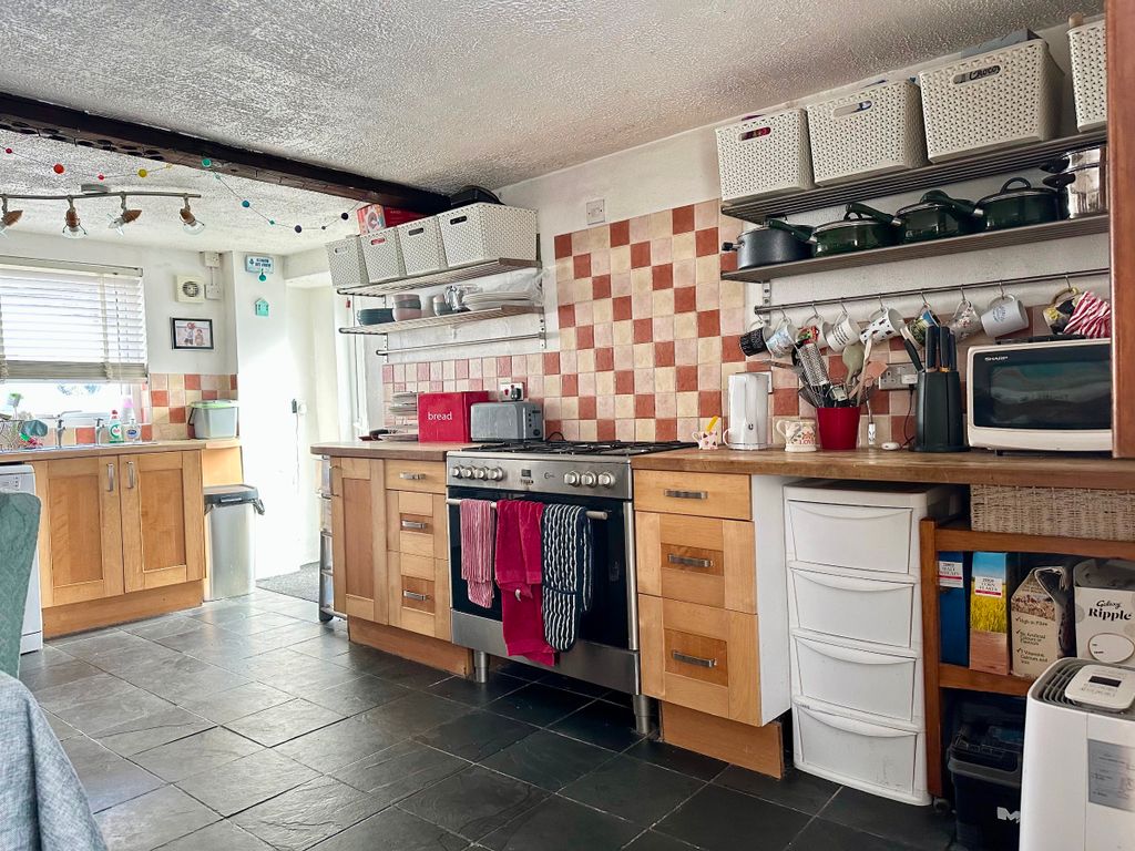 Property photo 3 of 16