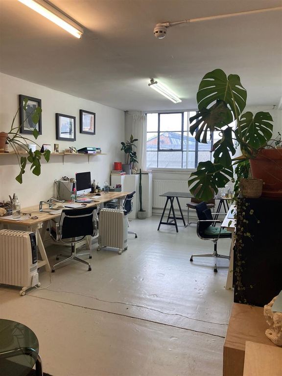 Property photo 1 of 10 Studio 10 - 9.Jpeg