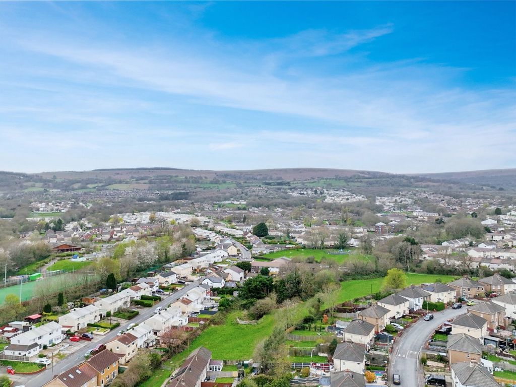 Property photo 2 of 25