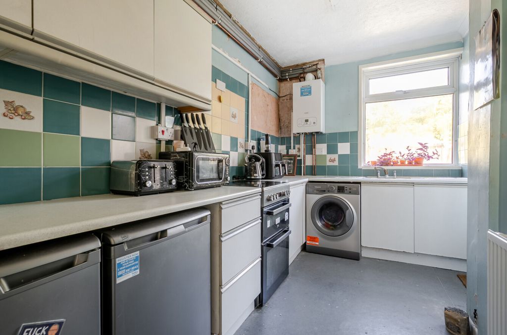 Property photo 2 of 14 1472135-13-6A2833...