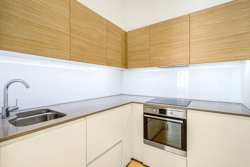 Property photo 2 of 13 Crown Estate Flat...