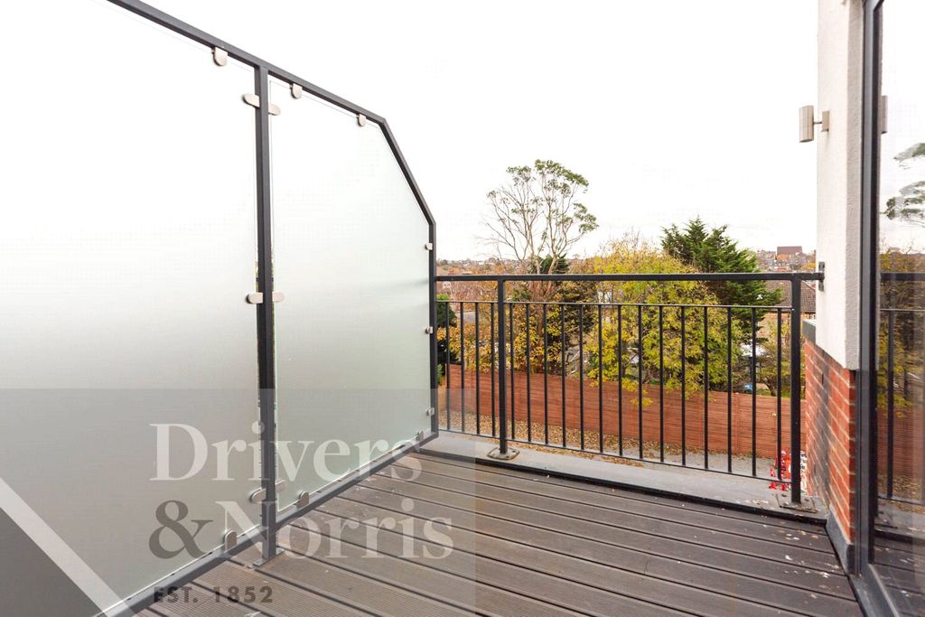 Property photo 2 of 8 Picture No. 04