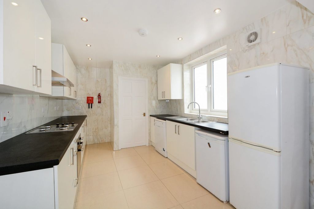 Property photo 2 of 20 Kitchen