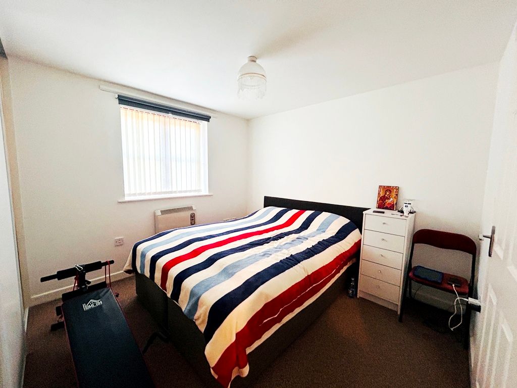 2 bed flat for saleSwan Lane, Evesham WR11 photo 4