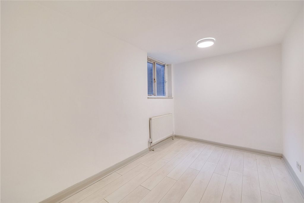 Property photo 2 of 11 Picture No. 14