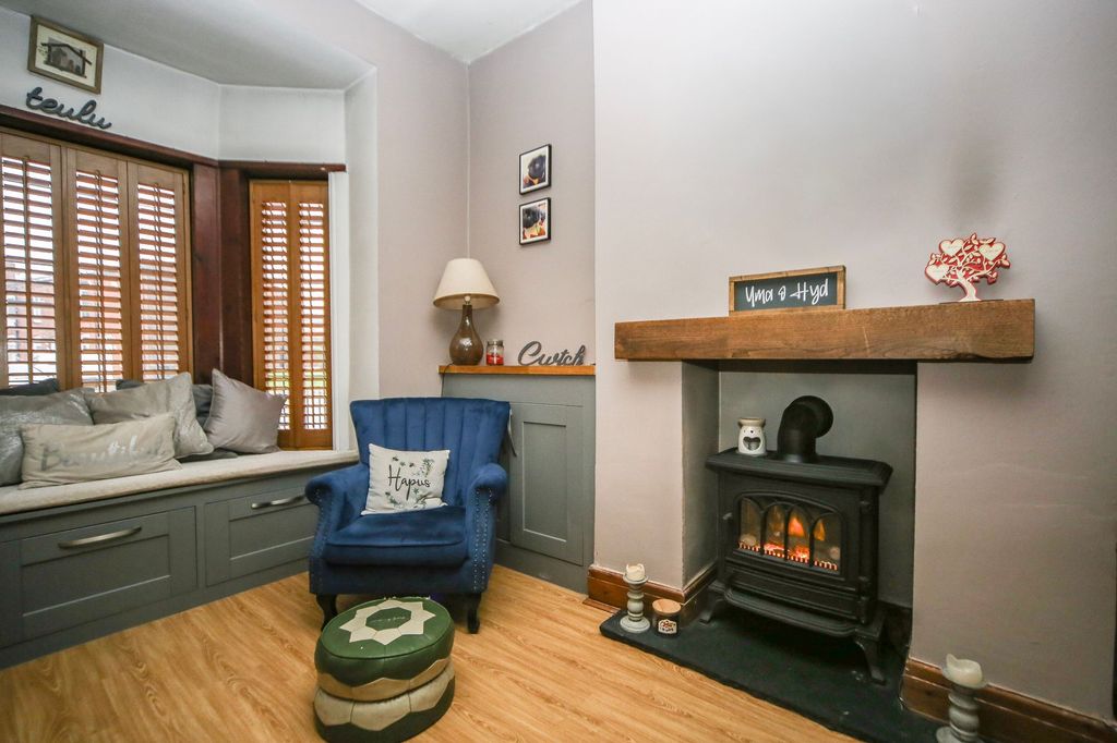 Property photo 2 of 18