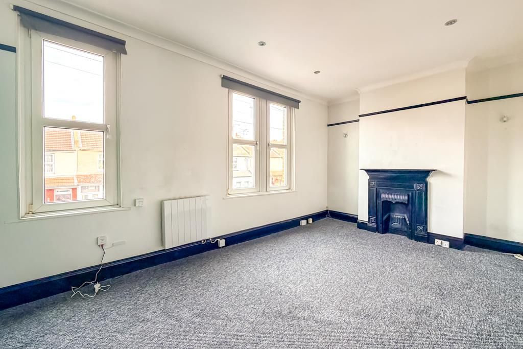 Property photo 2 of 9 Lounge