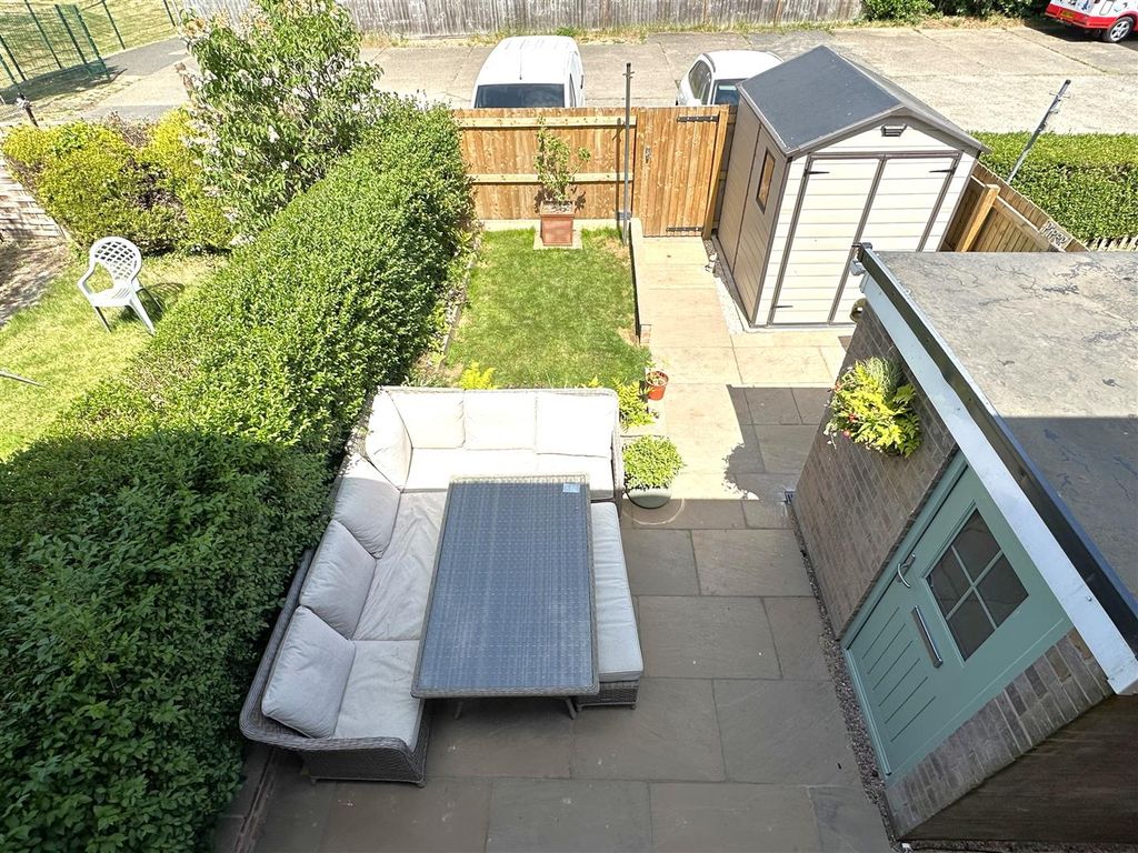 Property photo 3 of 25 Rear Garden Overview 854