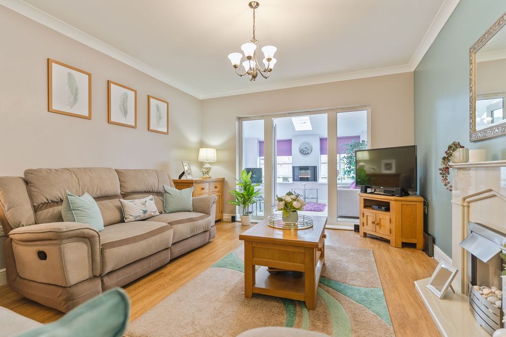 Property photo 3 of 39