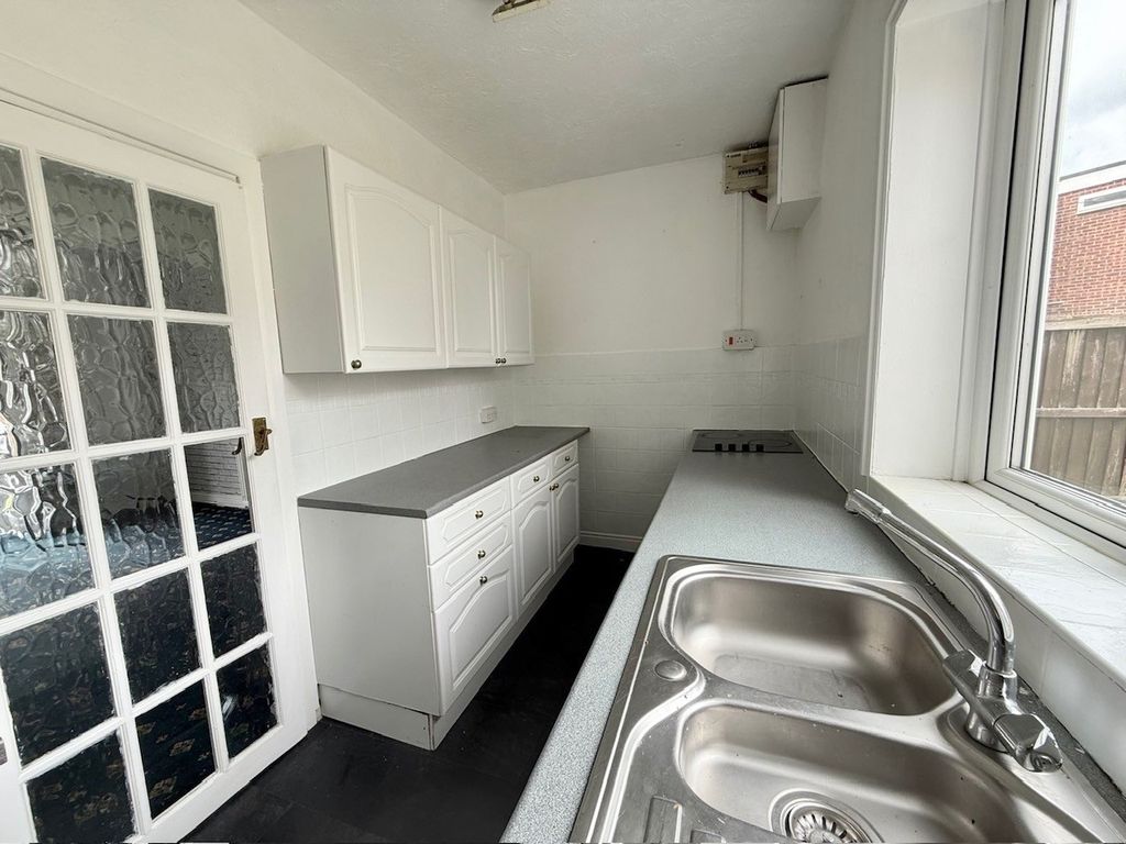 Property photo 3 of 14 Kitchen