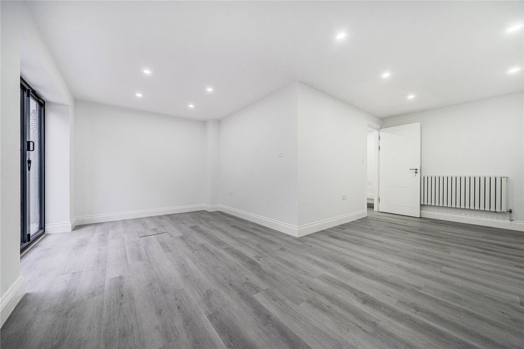 Property photo 3 of 20 Picture No. 04