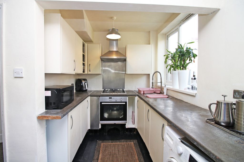 Property photo 3 of 12