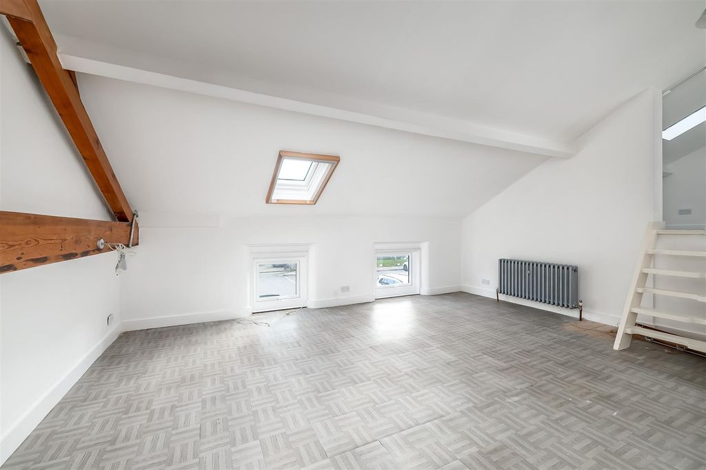 Property photo 3 of 21 Bedroom