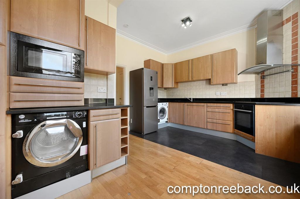 Property photo 2 of 11 Kitchen